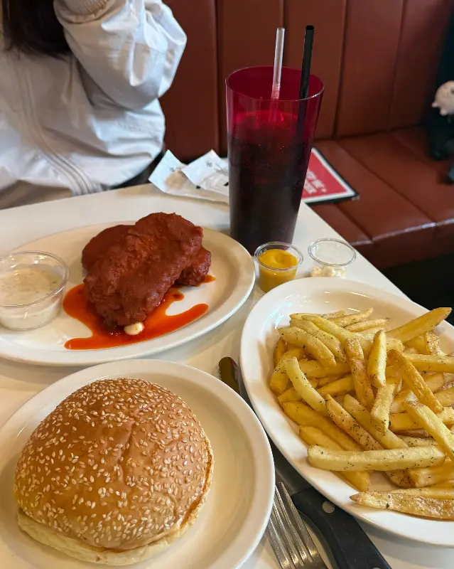 본투비버거 한 상 차림