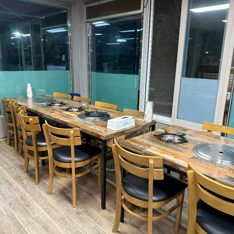 호반 식당 내부