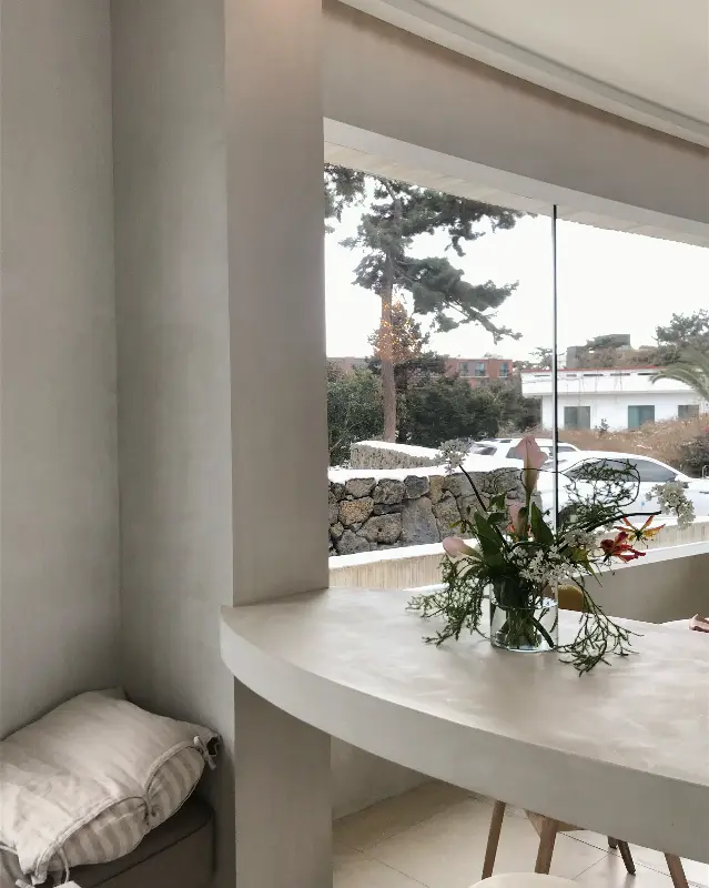 심플하지만 강렬한 풍미를 자랑하는 플랫 화이트