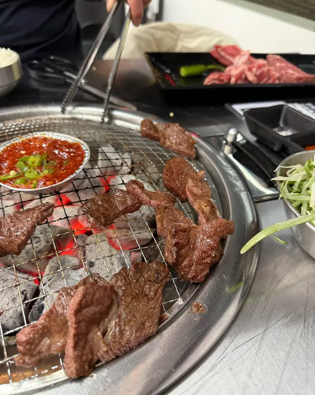 소고기 굽는 모습