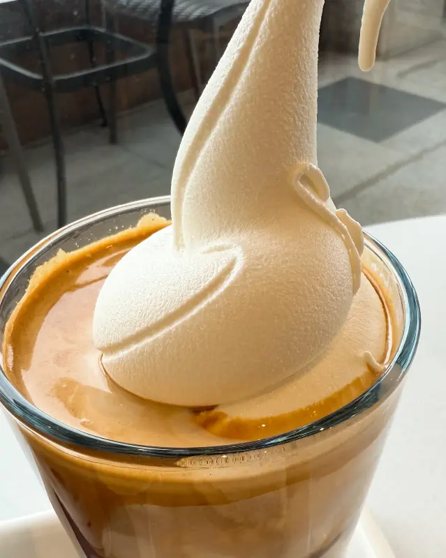 인쇼어 플로트 라떼 클로즈업