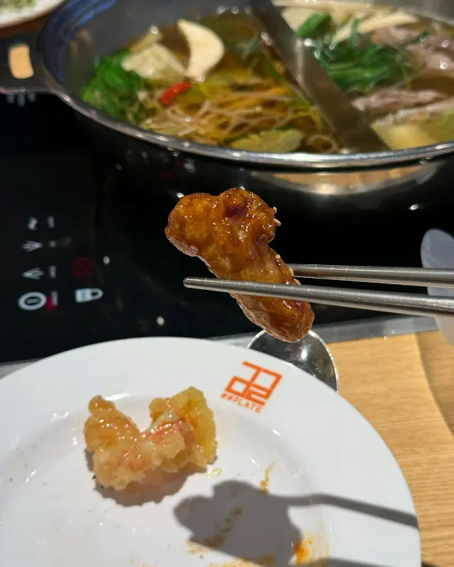 바삭하게 튀겨진 김말이 튀김