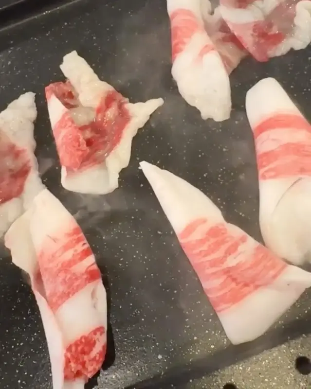 우삼겹 굽는 모습