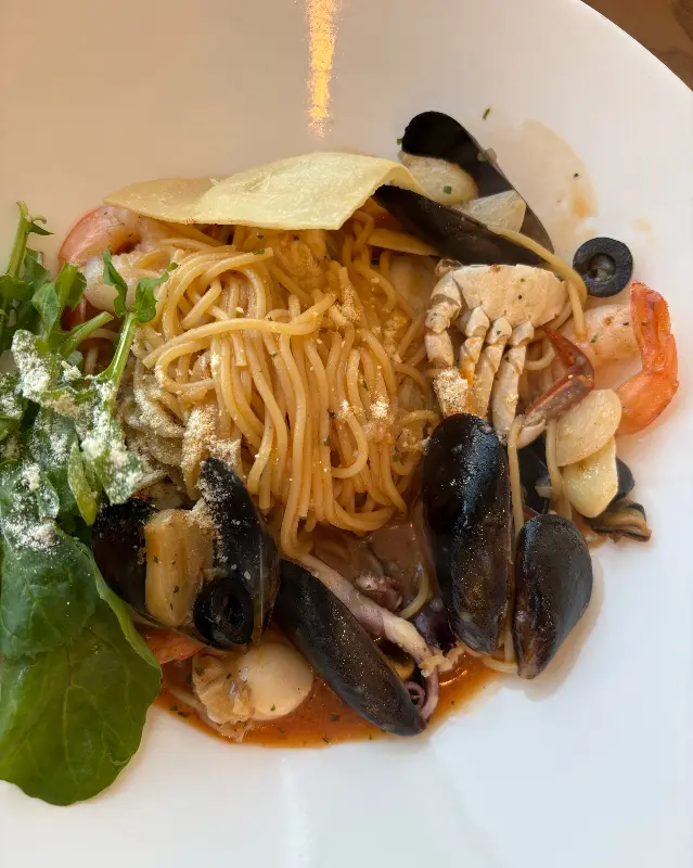 해산물이 듬뿍 들어간 파스타