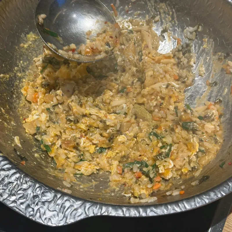 김치와 야채가 어우러진 볶음밥