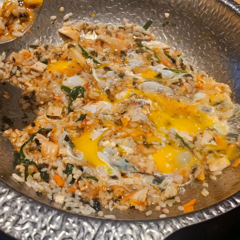 볶음밥을 만드는 과정