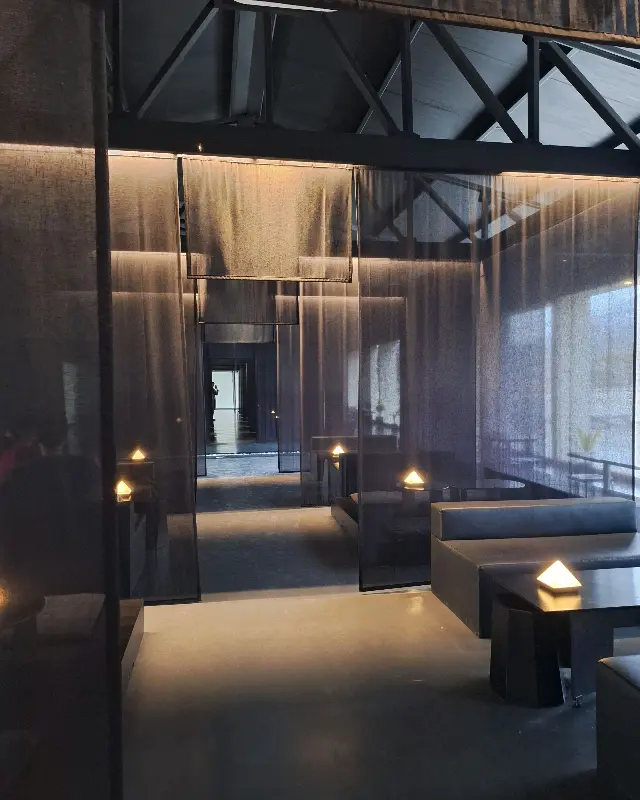 흑유재 1층 내부