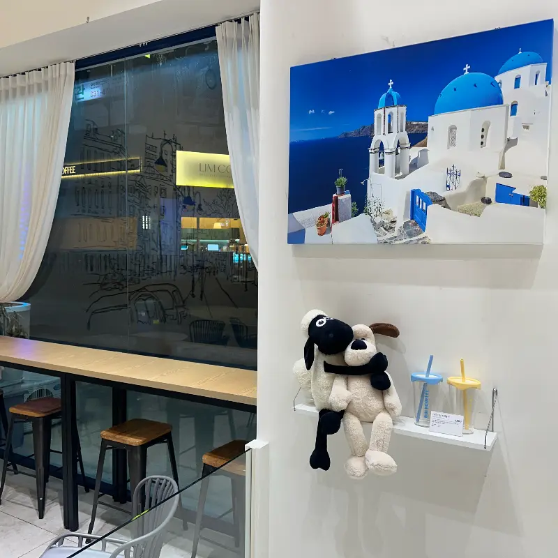 카페 내부 인테리어