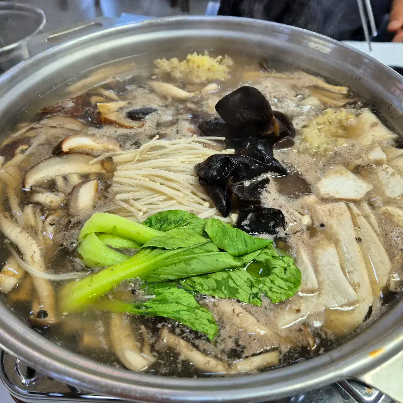 버섯전골의 다양한 버섯