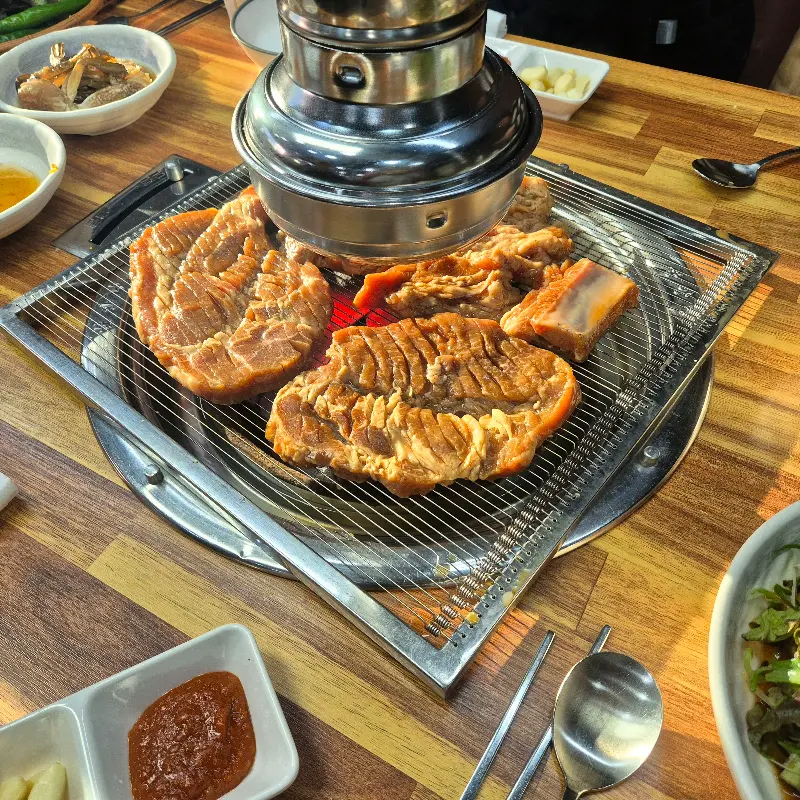 잘 구워진 돼지갈비