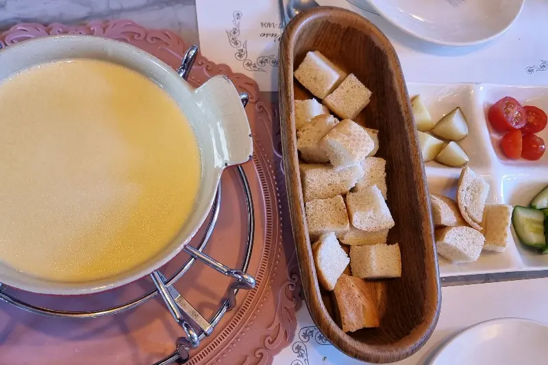 스위스 치즈 퐁듀