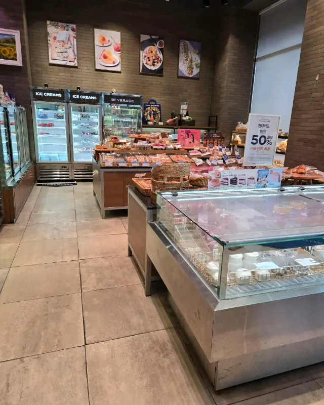 파리바게뜨 매장 내부 전경