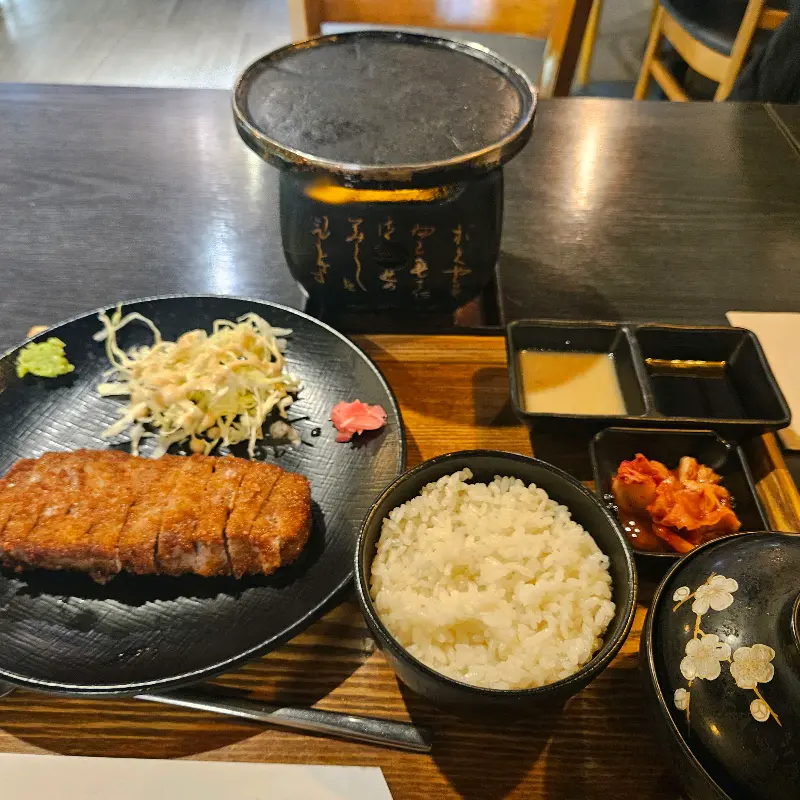 이자와 규카츠 정식 클로즈업 샷