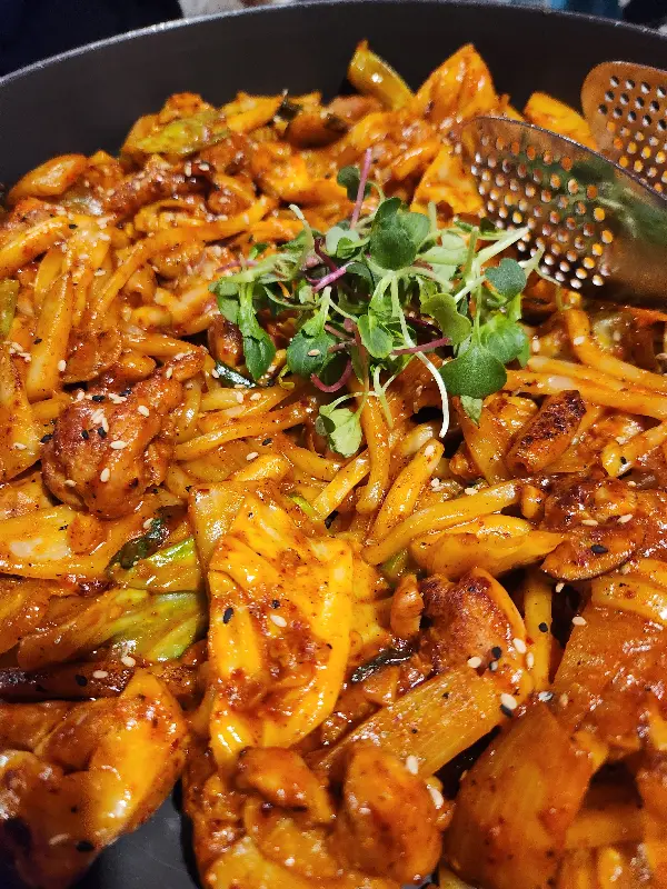 닭갈비의 먹음직스러운 모습