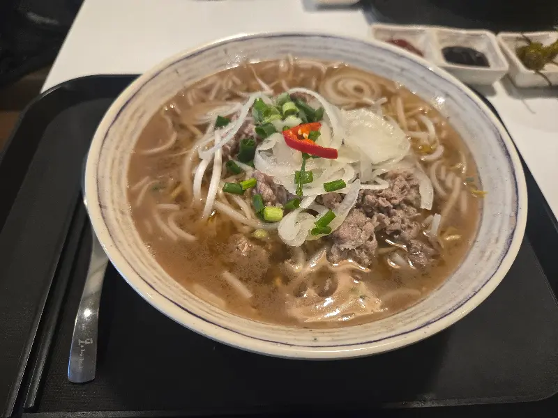 매운 양지 쌀국수