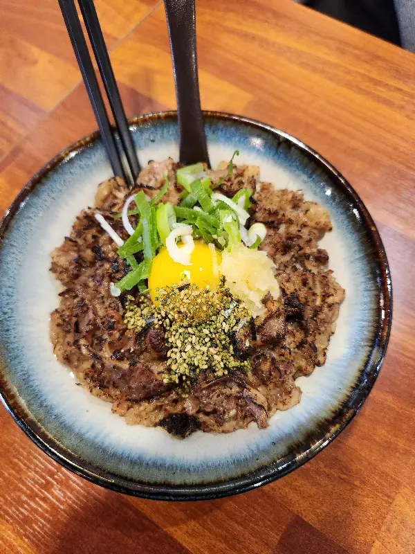 노른자가 톡 터진 마제소바