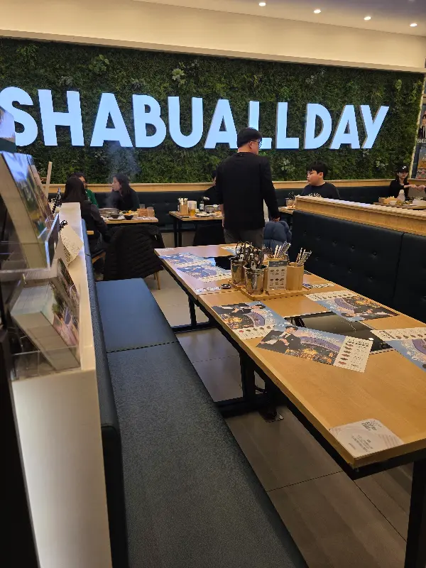 넓고 쾌적한 매장