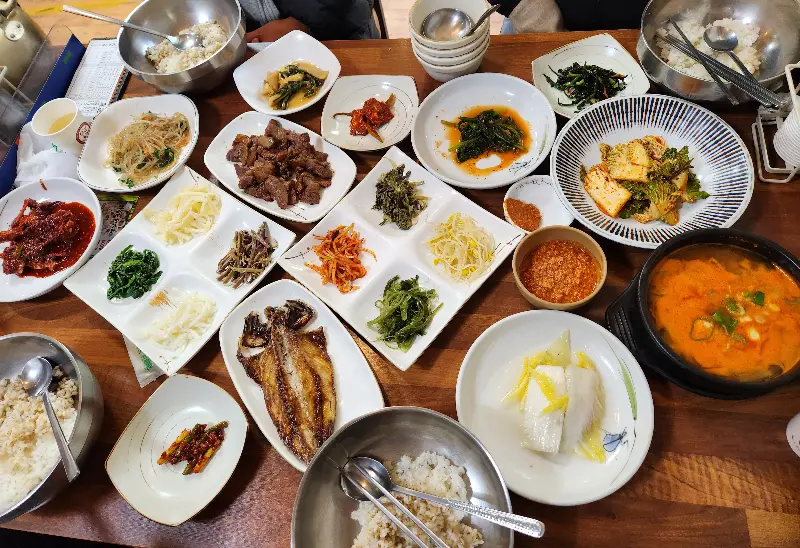 전체 상차림 풀샷