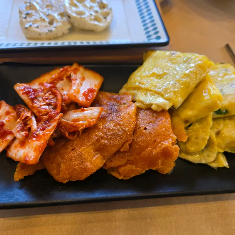 맛깔스러운 고등어 한상 차림