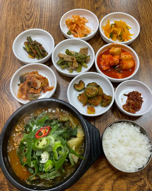 푸짐한 밑반찬 한 상 차림