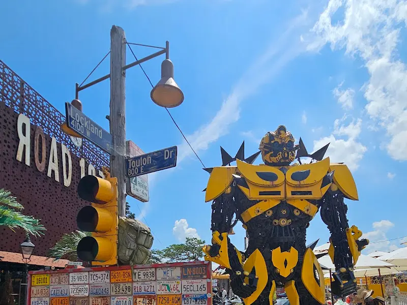 로드1950 외부 조형물