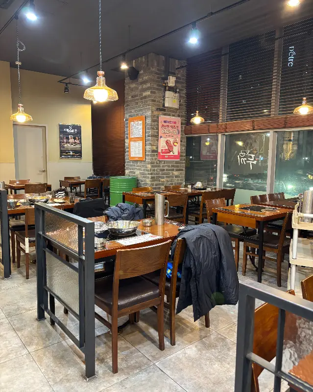 넓고 쾌적한 매장 내부