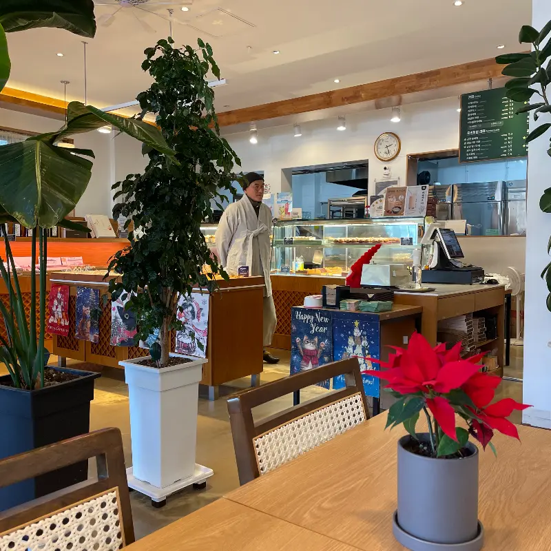 베이커리 밤마을 내부 전경