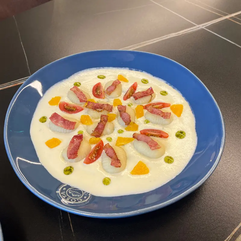 크림 소스 뇨끼