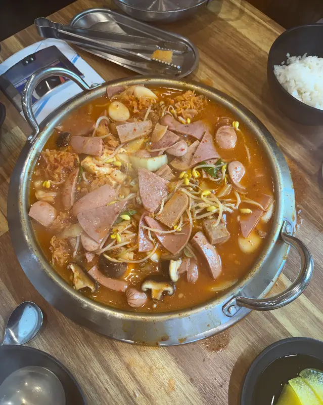 푸짐한 부대찌개