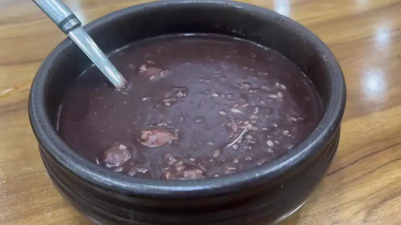 쌀알의 쫀득한 식감이 살아있는 쌀알 팥죽