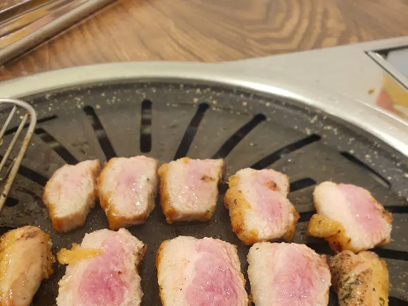 불판 위의 고기들