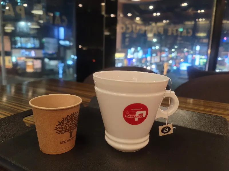 밤에 바라본 파스쿠찌 외관