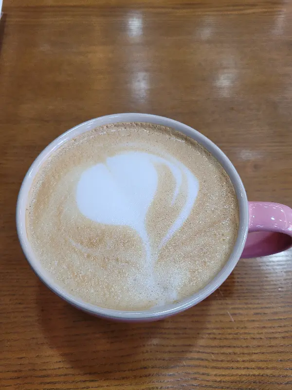 라떼 아트가 예쁜 라떼 사진