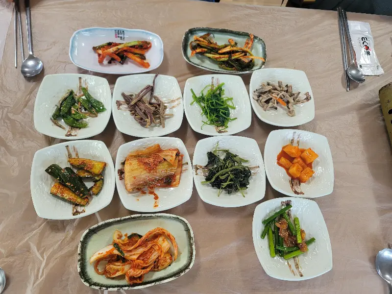 정갈한 밑반찬의 향연