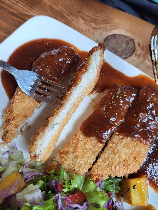 카페더그린 돈까스 단면