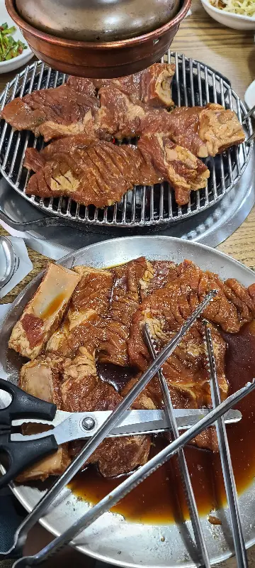 돼지갈비와 숯불