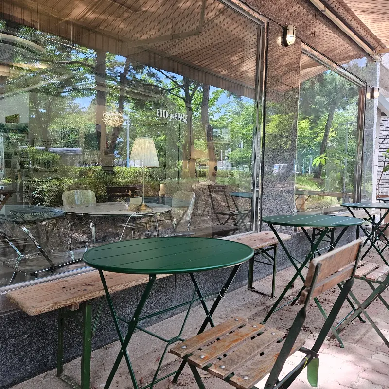 북앤스페이스 내부