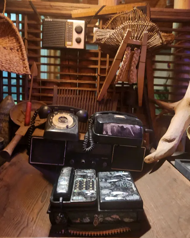 옛날 전화기와 라디오