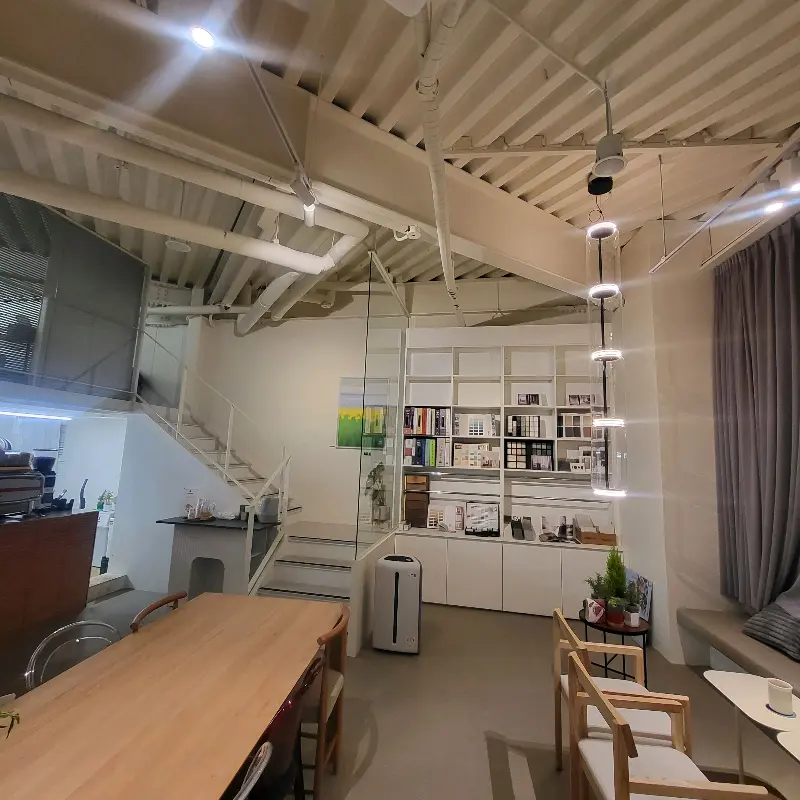 카페 내부 전경