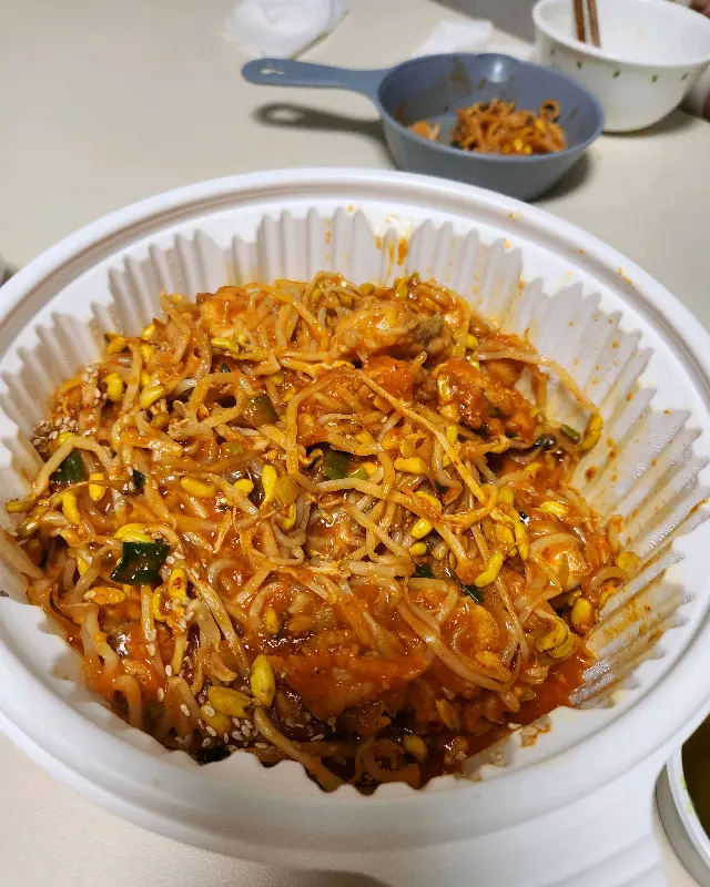 매콤한 양념에 볶아 더욱 맛있는 볶음밥