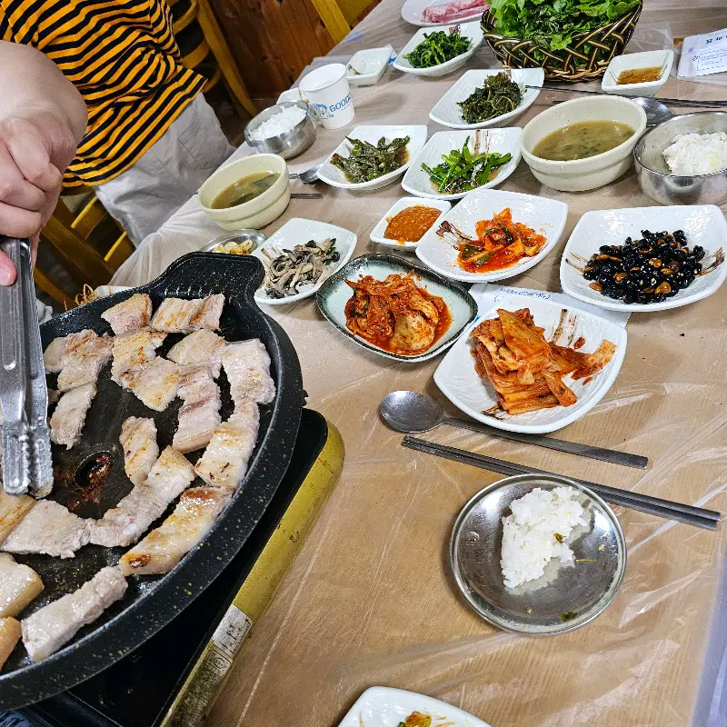 풍성하게 차려진 한 상 차림