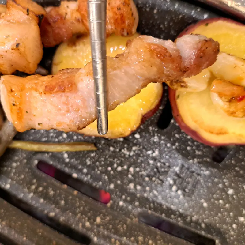 노릇하게 구워진 삼겹살