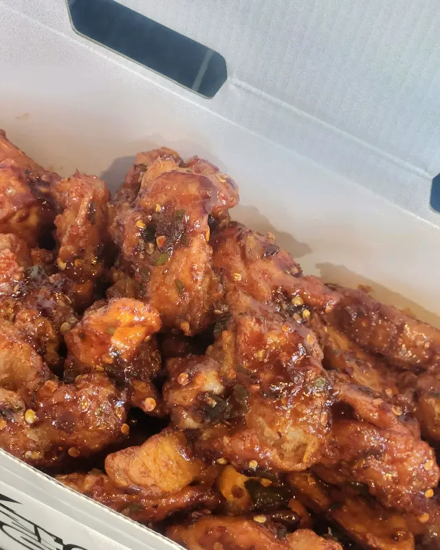 윤기가 좌르르 흐르는 고추치킨