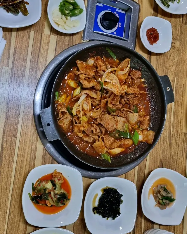 두루치기와 반찬들