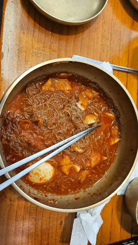 스텐 그릇에 담겨 더욱 시원한 물냉면