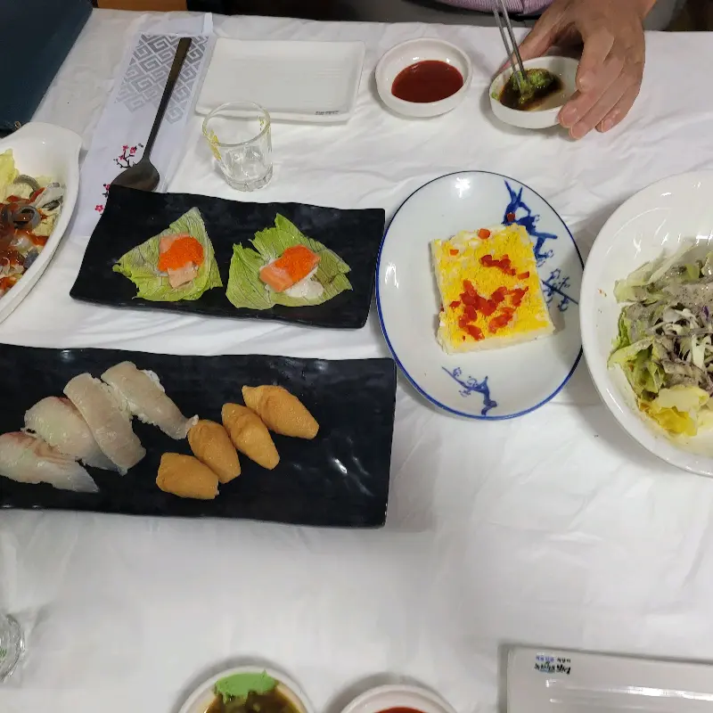 싱싱한 도다리회와 해산물