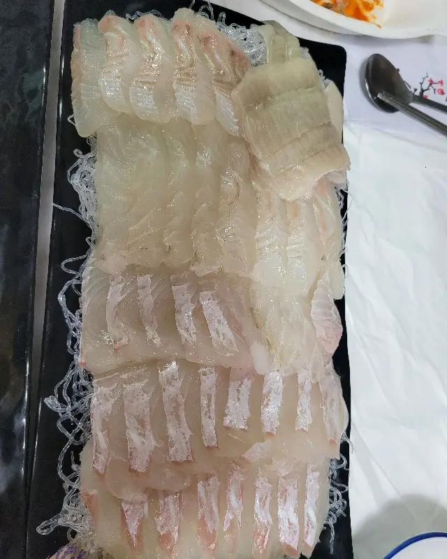 보기만 해도 신선함이 느껴지는 도다리회