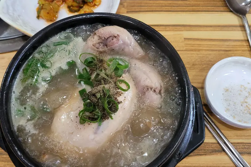 능이버섯이 듬뿍 들어간 오리 백숙