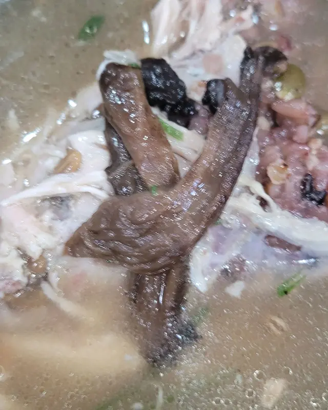 오리 백숙 속 능이버섯