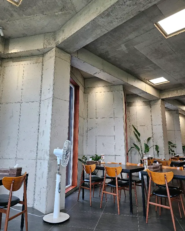 삼토리 내부 인테리어